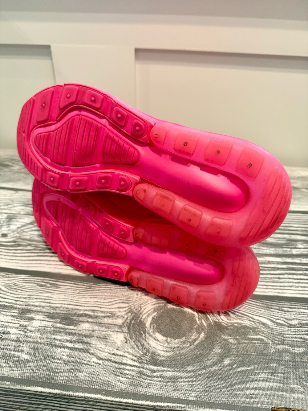 Nike Women’s Hot Pink Air Max 270-Style Athletic Sneakers - 7.5 - Like New - Picture 2 of 3